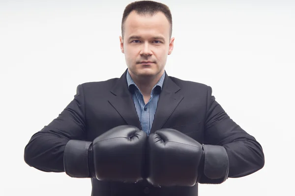 Primeros planos hombre de negocios en guantes de boxeo — Foto de Stock