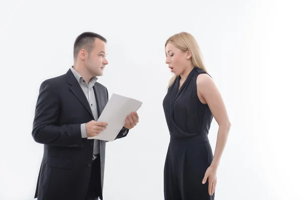 Chefe irritado com o jovem empregado — Fotografia de Stock