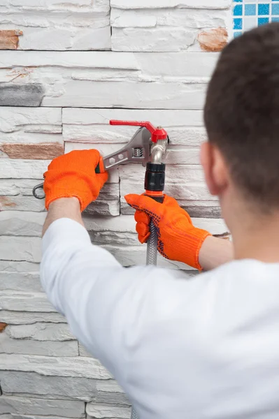 Plumber with flexible tape — Stock Photo, Image