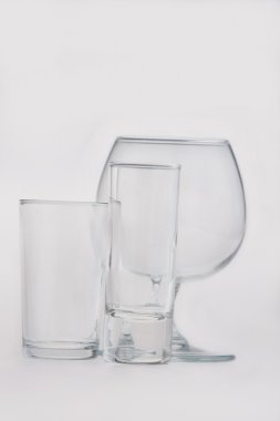 şeffaf cam kadehler kümesi