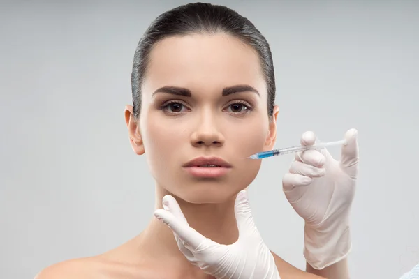 Beautiful woman gets injection in her face — Stock Photo, Image