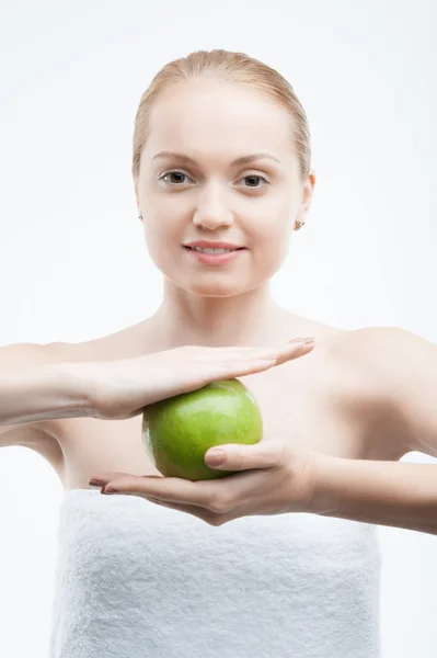 Portrait of young attractive woman holding a green apple — Stock Photo, Image