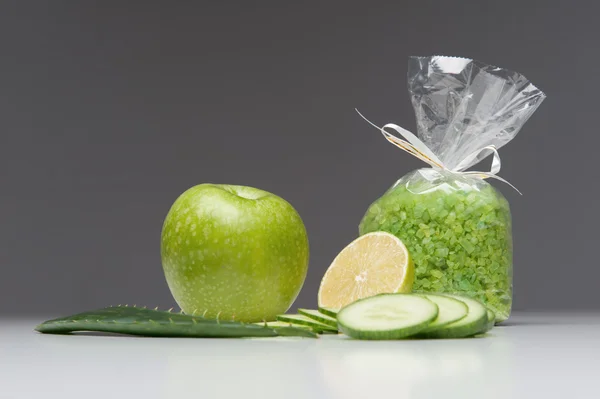 Spa set including apple, salt, aloe, cucumber — Stock Photo, Image