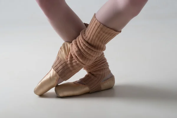 Closeup of ballet shoes dancing in pointe — Stock Photo, Image