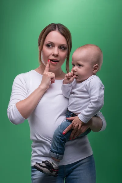Young mother and her toddler son pointing at something — Stock Photo, Image