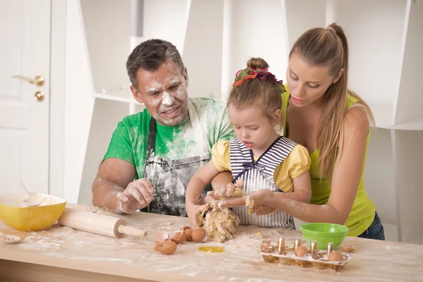Rodinný portrét při vaření — Stock fotografie