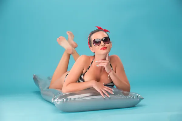 Beautiful girl in pinup style — Stock Photo, Image