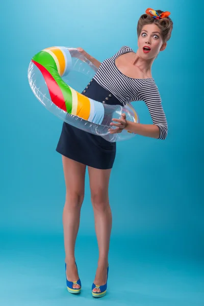 Mooi meisje in pin-up stijl — Stockfoto