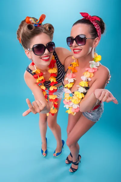 Two beautiful emotional girls in pinup style — Stock Photo, Image