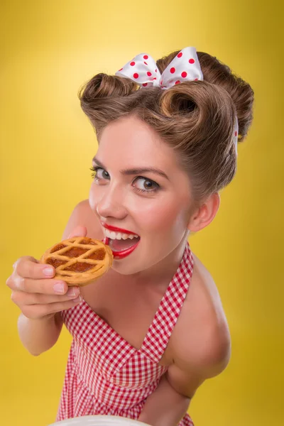 Beautiful emotional girl with pretty smile in pinup style posing — Stock Photo, Image