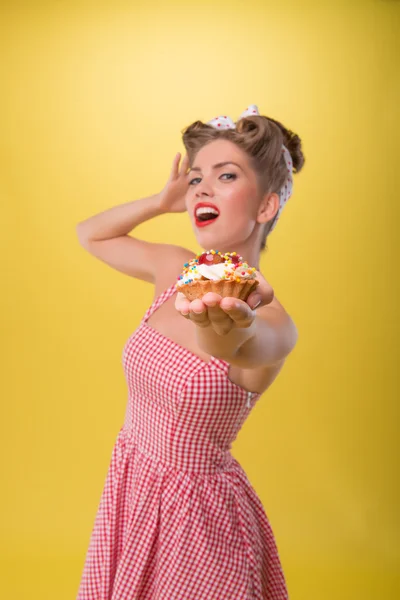 Beautiful emotional girl with pretty smile in pin-up style posin — Stock Photo, Image