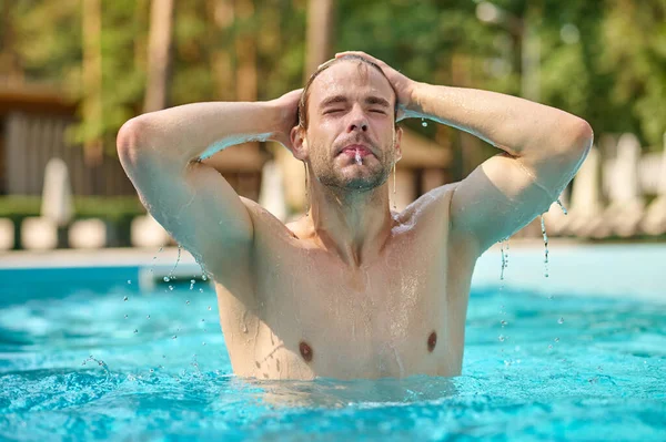 A picture of a young handsome man in a swimming pool — Stock Photo, Image