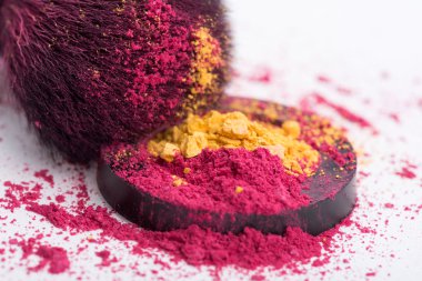 profesyonel makyaj fırça ile kaza göz iltihabı s Close-Up