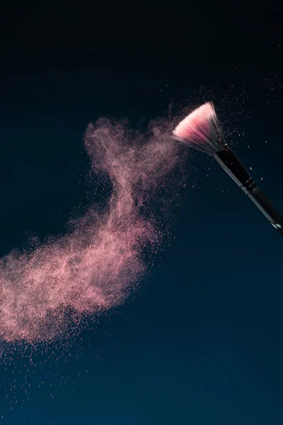 Professional black make-up brush with pink powder in motion isol — Stock Photo, Image