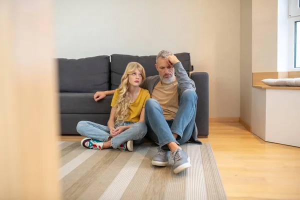 A blonde girl sharing her bad mood with her dad — Stock Photo, Image