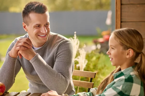 Man looking closely at girl telling story — 스톡 사진