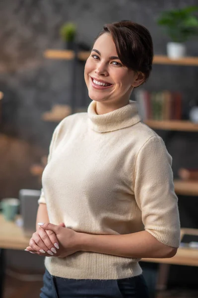 Joyful lady posing for the camera in her study — Stock Photo, Image