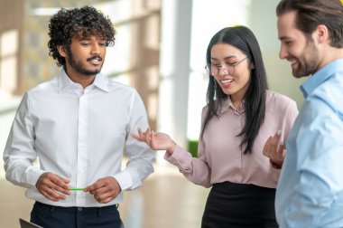 Projede birlikte çalışan genç profesyoneller