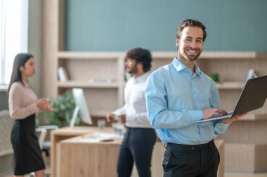 Projede birlikte çalışan genç profesyoneller