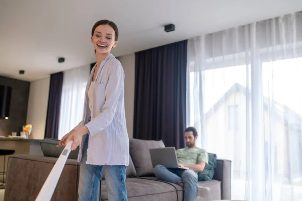 Optimism Cheerful Young Adult Woman Smiling Vacuuming Floor Man Working — Stock Photo, Image