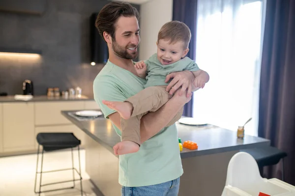 Young Family Dad Son Looking Happy Spending Time Together — Stockfoto