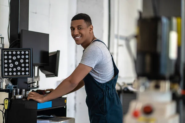 Smiling Cheerful Young Automotive Technician Standing Front Computer Service Station — Photo