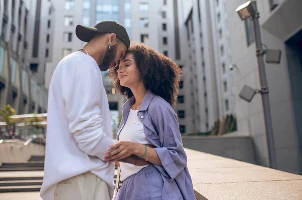 Love Happy Couple Street Looking Love Exited — Fotografia de Stock