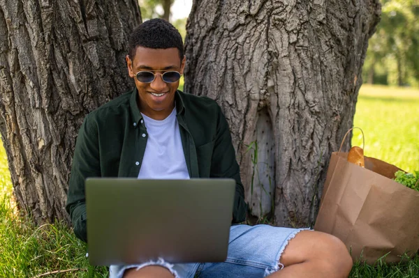 Good Mood Cheerful Dark Skinned Guy Looking Laptop Screen While — 스톡 사진