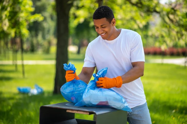 Plastic Cheerful Dark Skinned Guy Gloves Standing Dumpster Looking Waste —  Fotos de Stock