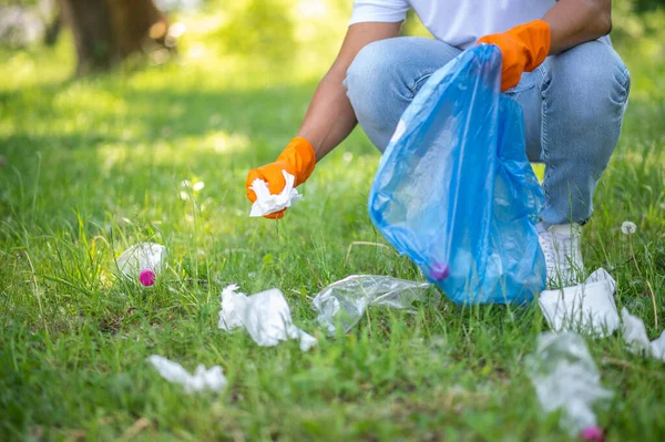 Garbage Collection Man Gloves Crouched Collecting Garbage Grass Bag Park — Foto de Stock