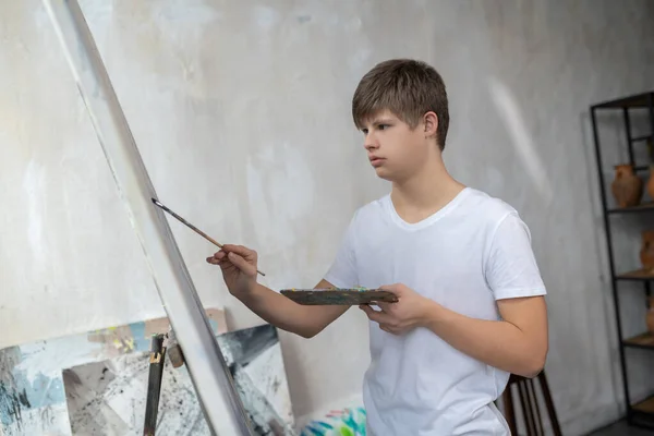 Painting Boy Syndrome Painting Studio Looking Involved — Foto de Stock
