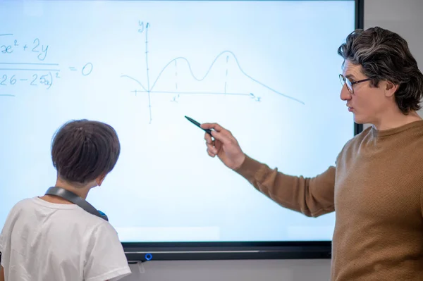 Maths Lesson School Teacher Explaining New Topic Maths Lesson — Stockfoto