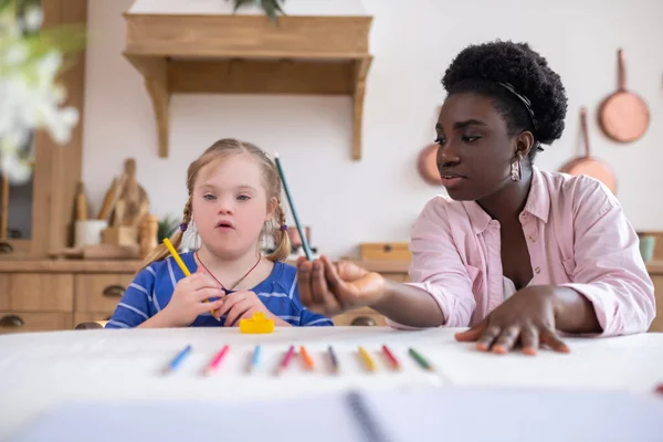Home Schooling African American Woman Girl Learning Colors Drawing — Stock fotografie