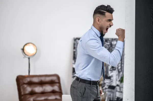 Anger Angry Young Bearded Man Bellows Open Mouth Touching Wall — Foto de Stock