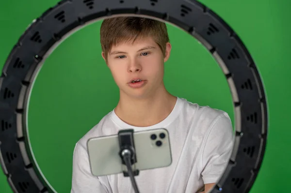 Portrait Serious Concentrated Cute Caucasian Teenage Boy Photographing Himself Smartphone — ストック写真