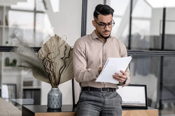 Work Documents Well Dressed Young Bearded Man Looking Attentively Papers — Photo