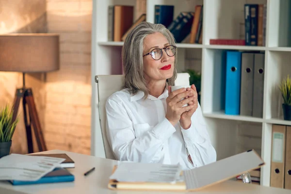 Coffee Break Elegant Mature Woman Having Coffee Looking Peaceful — Stockfoto