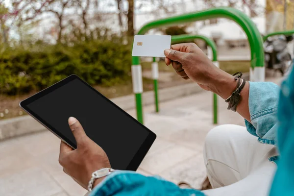 Ease Use Hands Dark Skinned Man Sitting Street Holding Card — 스톡 사진