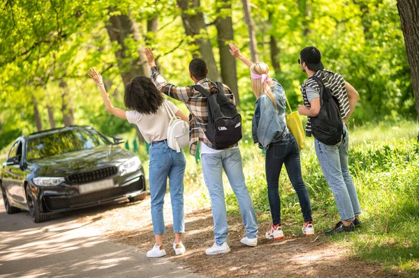 Hitchhiking Group Young People Hitchiking Road — Stockfoto