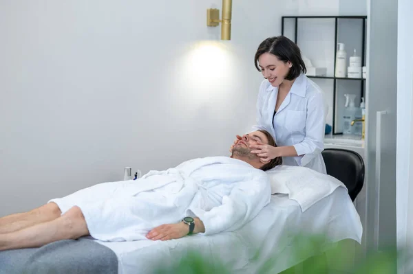 Face Massage Female Professional Doing Face Massage Male Client —  Fotos de Stock