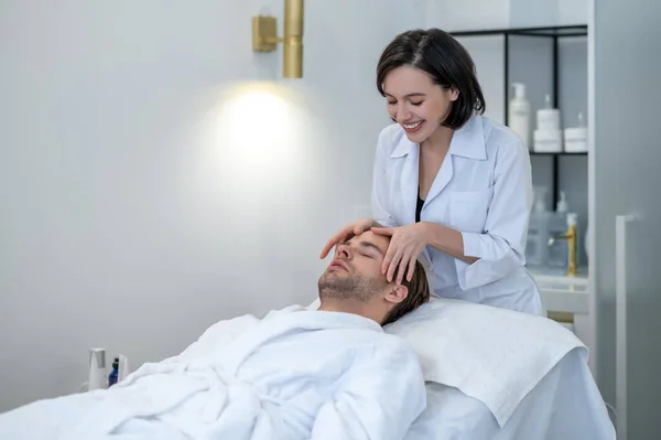 Face Care Dark Haired Professional Doing Face Massage Male Customer — Foto Stock