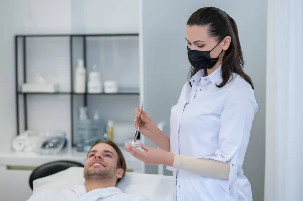 Beauty Salon Cosmetologist Applying Facial Mask Mans Face — Stock Photo, Image
