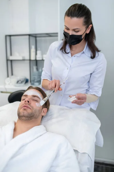 Salon Young Man Having Procedures Cosmetological Salon — 图库照片