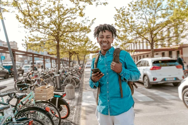 Nice Day Dark Skinned Guy Smartphone Backpack Smiling Camera Standing — Stok Foto