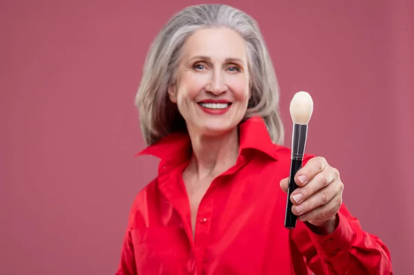 Beauty Woman Red Face Brush Hands — Stockfoto