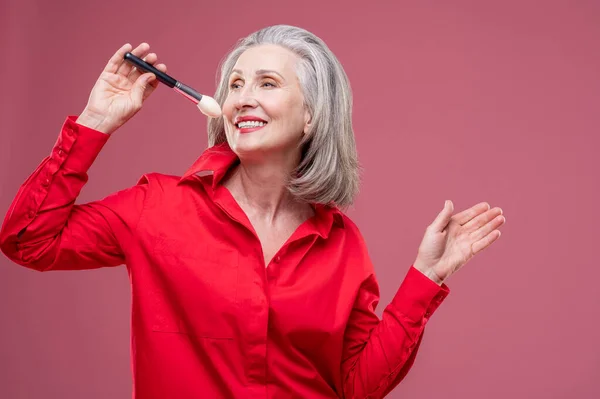 Professional Makeup Smiling Woman Red Face Brush Hand — Stok fotoğraf