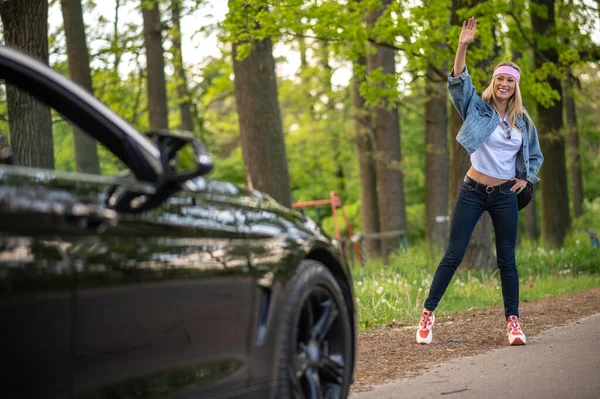 Hitchhiker Blonde Young Woman Stopping Care Countryside Road — Stockfoto