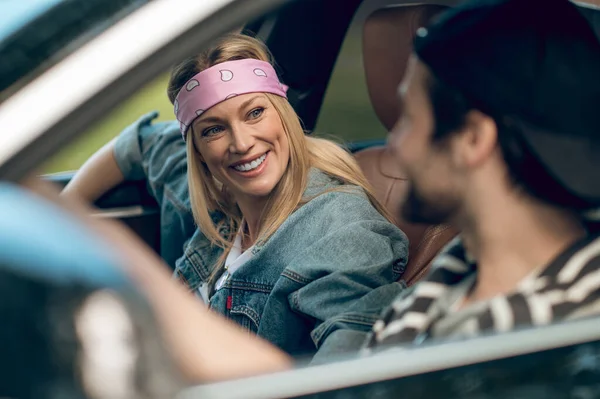 Flirty Mood Smiling Couple Driving Car Looking Each Other — Stockfoto