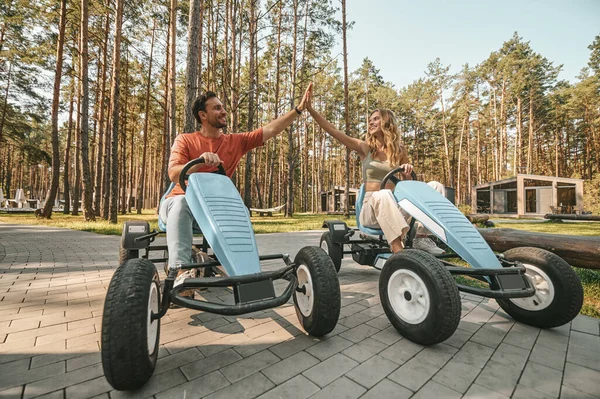 Competition Young Couple Quadrocycles Looking Happy Excited — Stockfoto