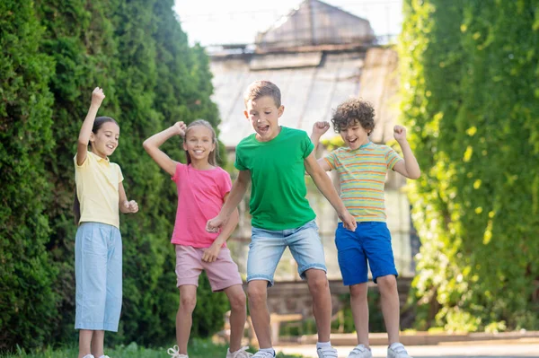 Active Summer Joyful Boy Green Tshirt Shorts Friends Actively Playing — Zdjęcie stockowe